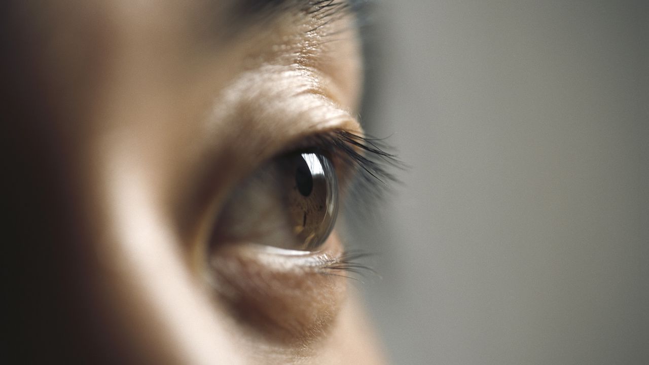 Early test of new laser-free eye treatment shows promise