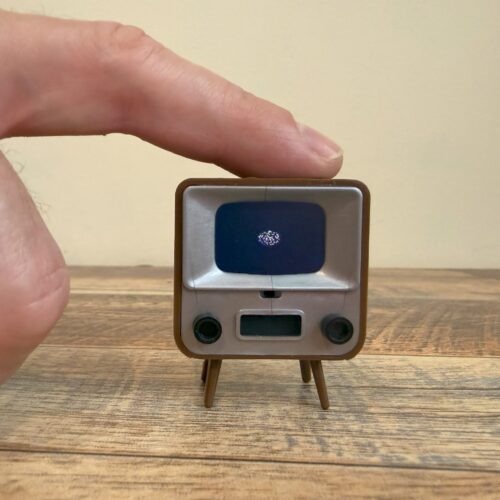 Video player looks like a 1-inch TV from the ’60s and is wondrous, pointless fun