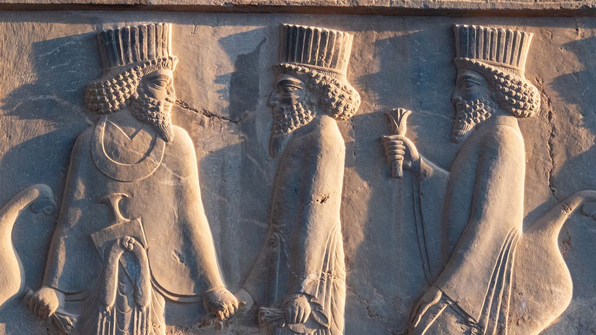 Did ancient Persians debate important matters drunk and sober before making decisions?