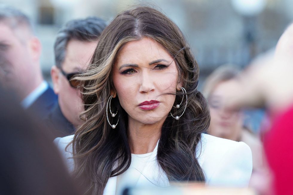 ‘Ignorant fool’: Ex-GOP strategist tells Dems how to make Kristi Noem a liability