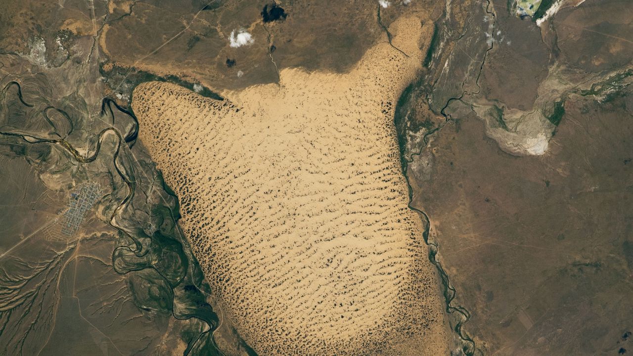 Giant sandy ‘slug’ crawls through floodplains in Kazakhstan, but it could soon be frozen in place — Earth from space