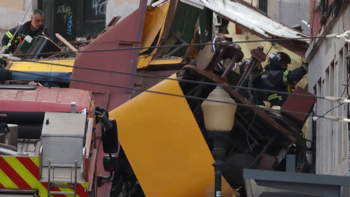 At least 15 killed when funicular derails in Portugal’s capital, Lisbon