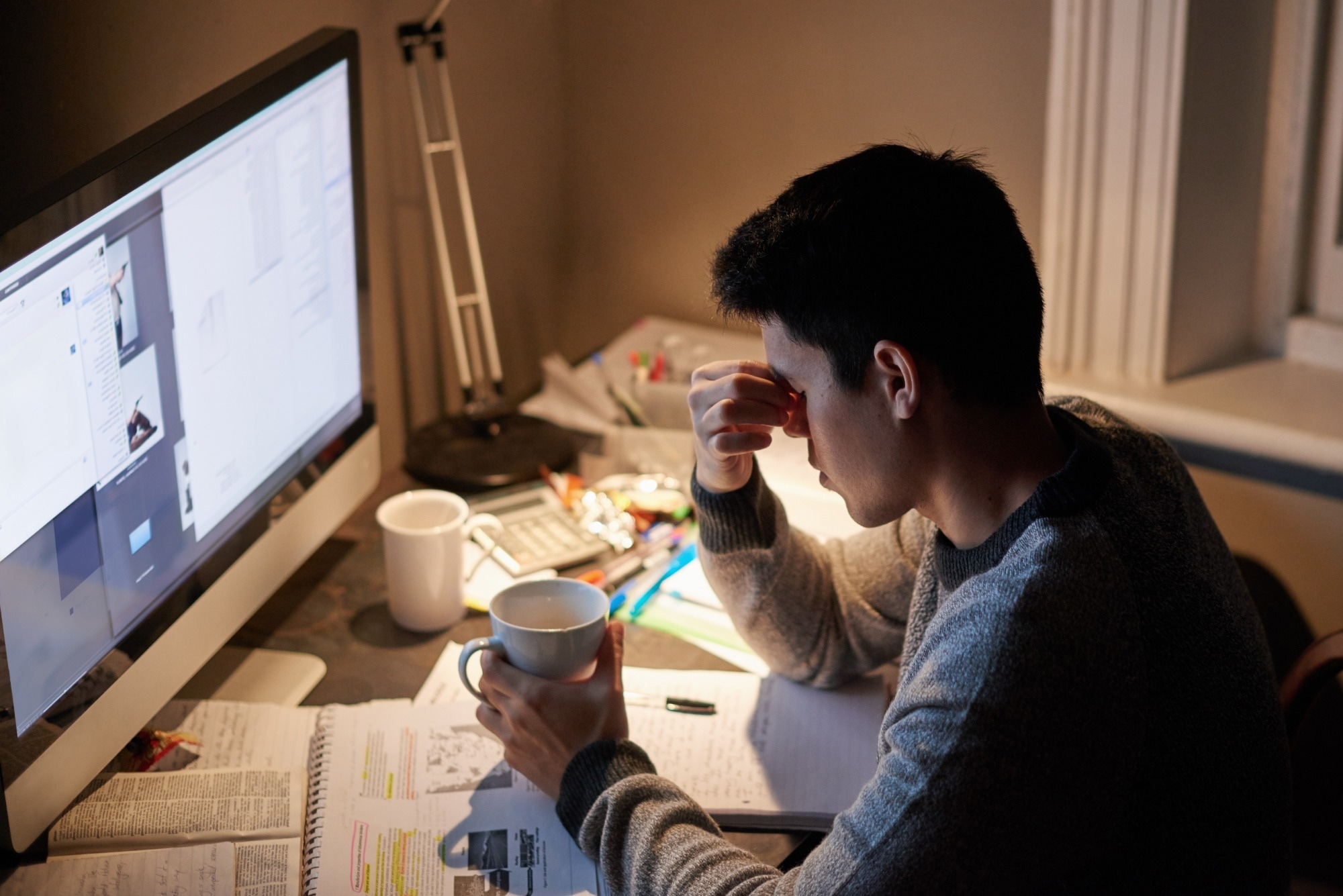 Too much caffeine may worsen stress for students hooked on studying
