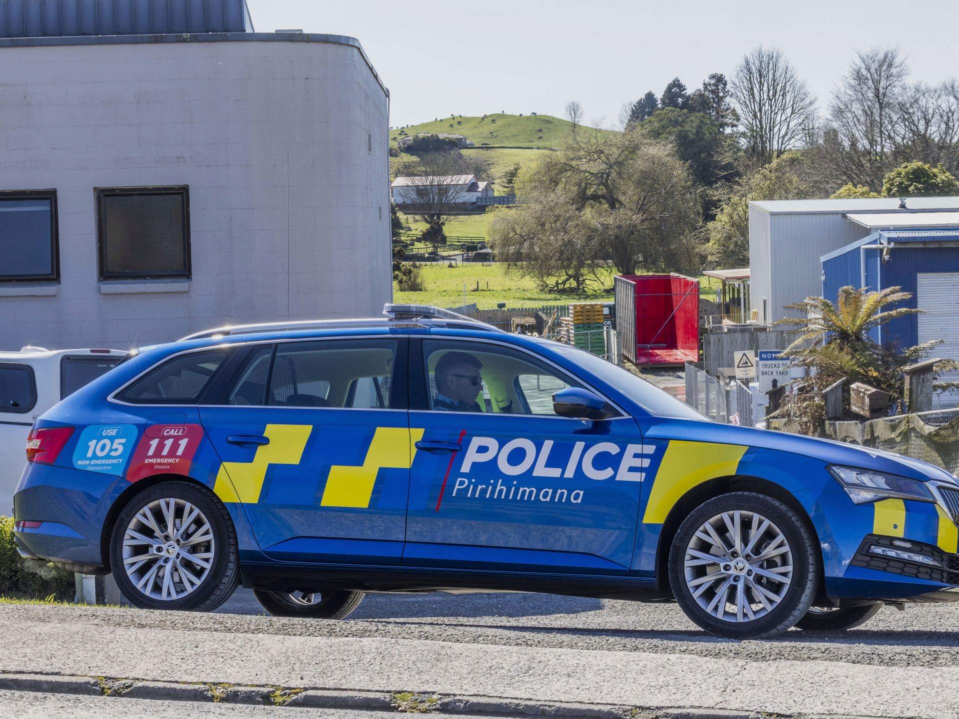 Fugitive New Zealand father Tom Phillips killed by police, authorities say