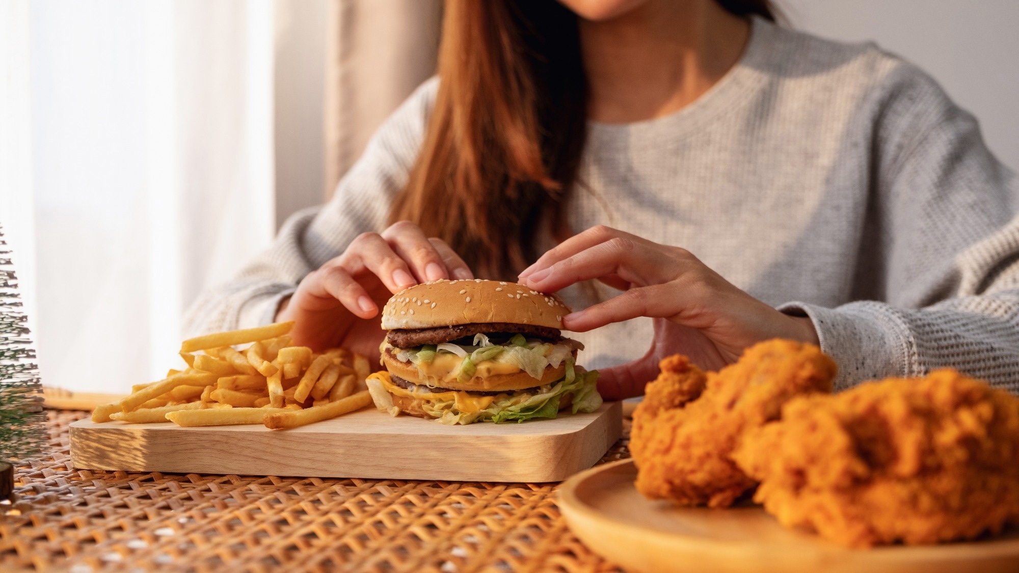 What diet pattern worsens inflammatory bowel disease?