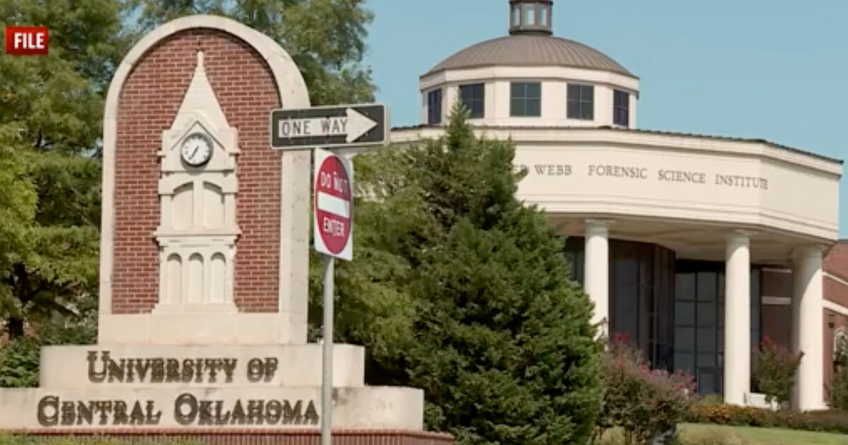 University cancels Shakespeare play citing DEI. Students rallied the community & put it on anyway.