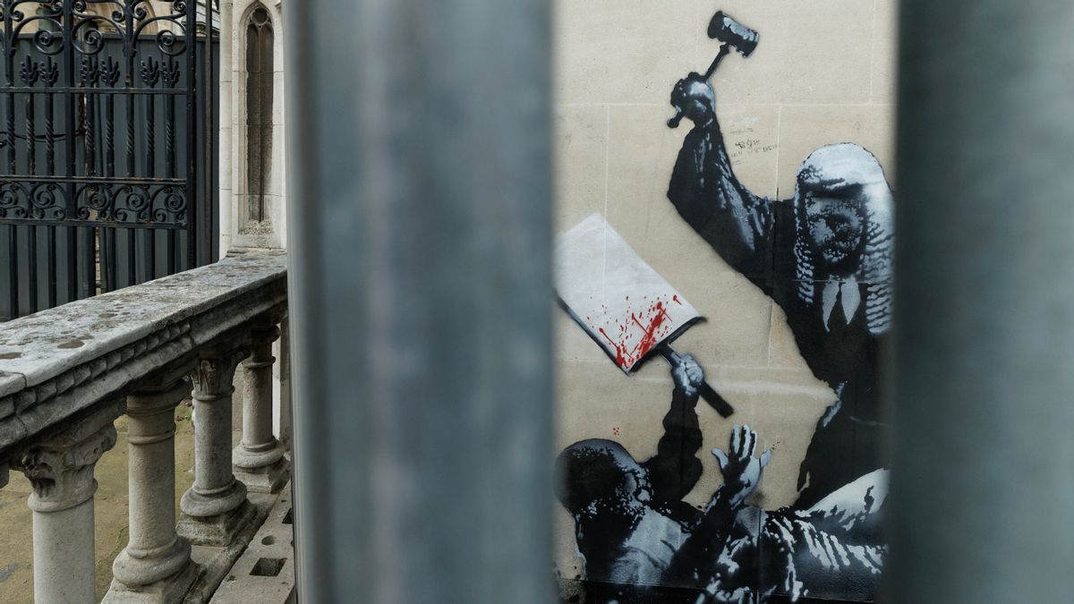 Banksy mural ‘scrubbed’ days after it appeared on Royal Courts of Justice wall in London