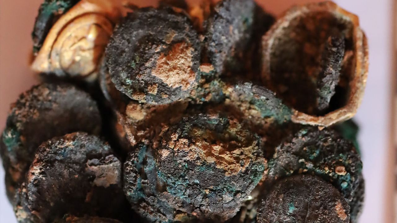 1,900-year-old ‘treasure’ found in Roman-era family’s scorched house in Romania