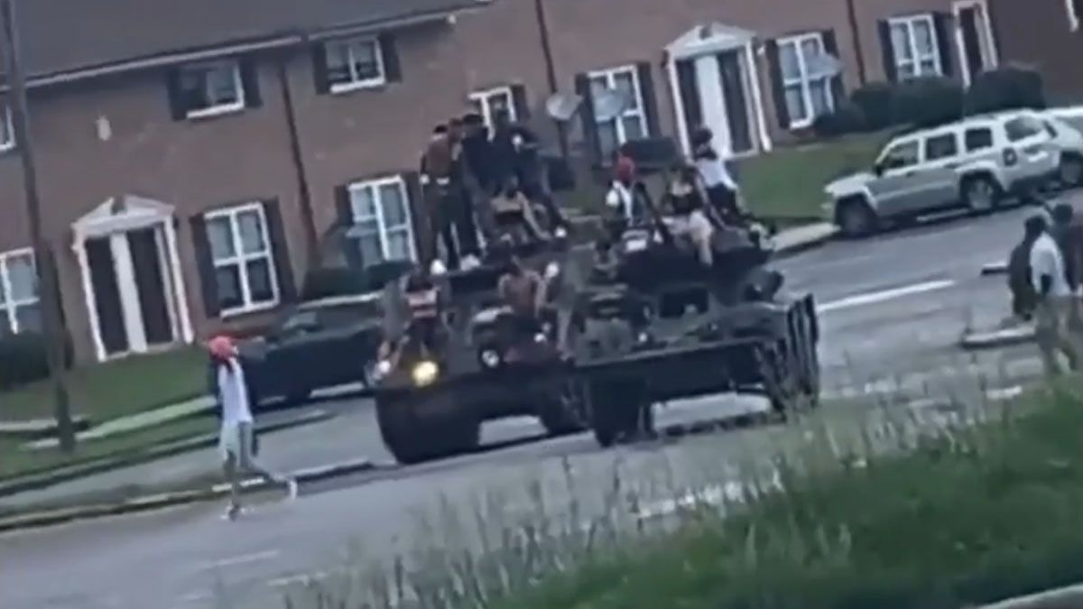Video shows Memphis residents riding tanks stolen from Trump’s National Guard deployment?