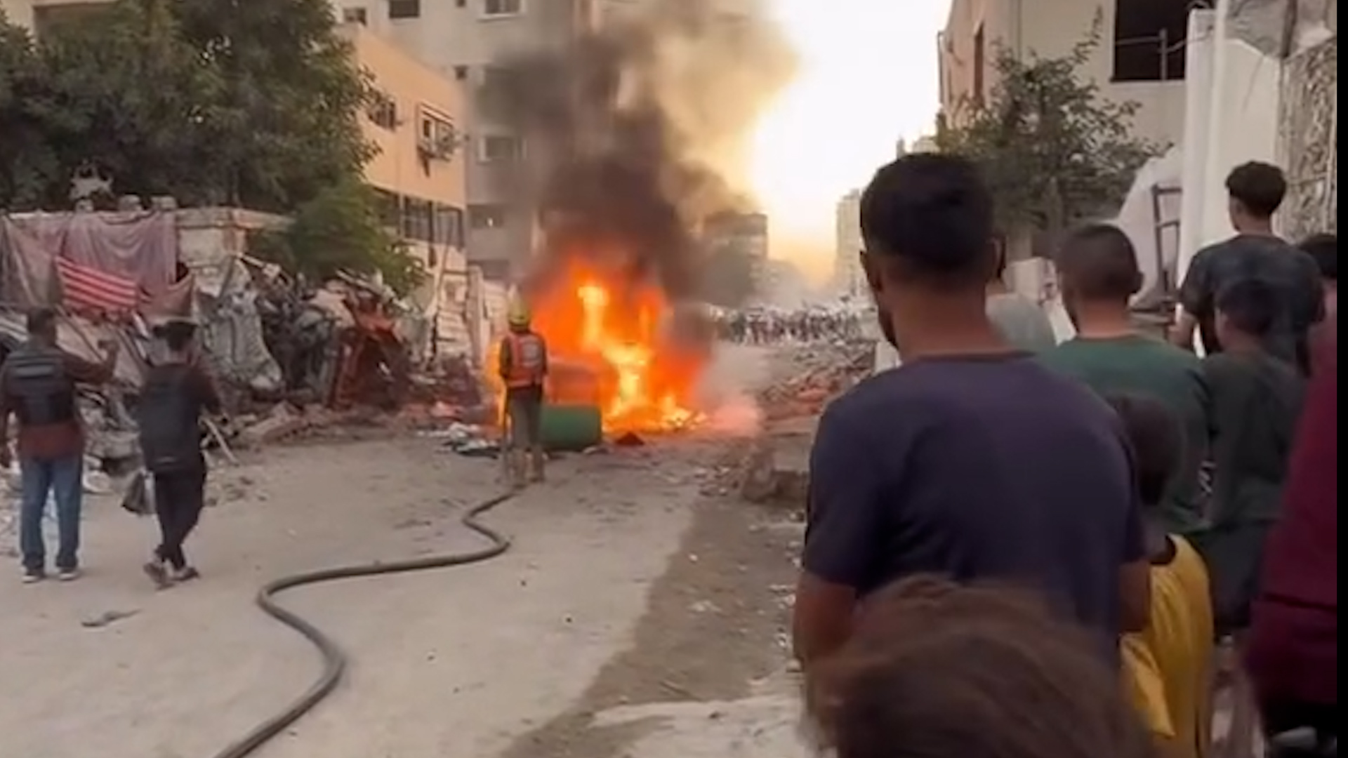 Video: Israeli strike targets vehicle carrying displaced Palestinians