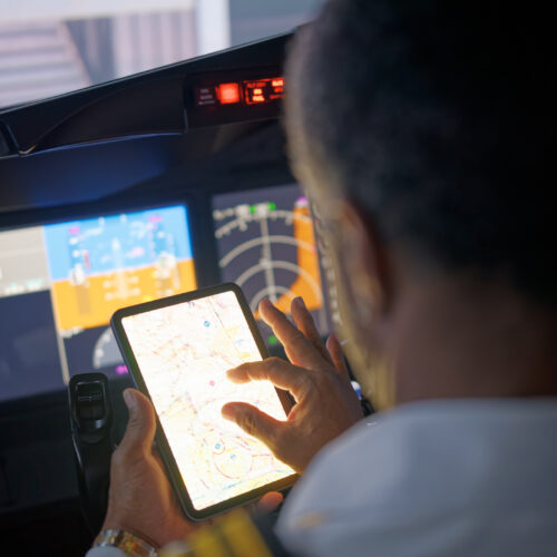“Get off the iPad!” warns air traffic control as Spirit flight nears Air Force One