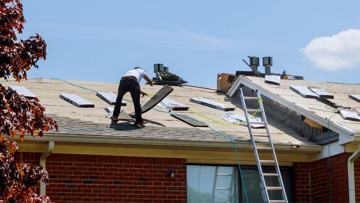 Inspecting claim ICE agents removed ladders, forced workers to jump off roof during Illinois raid