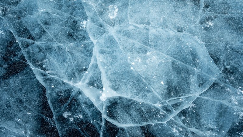 Ice is more flexible than you think, a new nano-movie shows