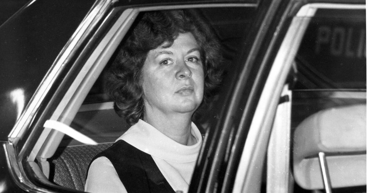 Sara Jane Moore, whose attempt to assassinate President Ford shocked the nation, dies at 95