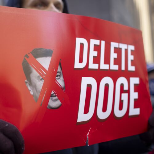 Senate staff probes DOGE, finds locked doors and windows covered with trash bags