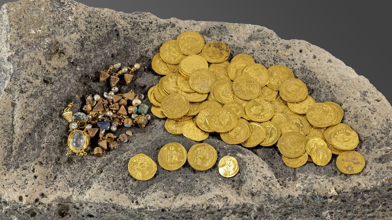 ‘Gold coins started appearing one after another’: 1,400-year-old hoard with money and jewelry unearthed near Sea of Galilee