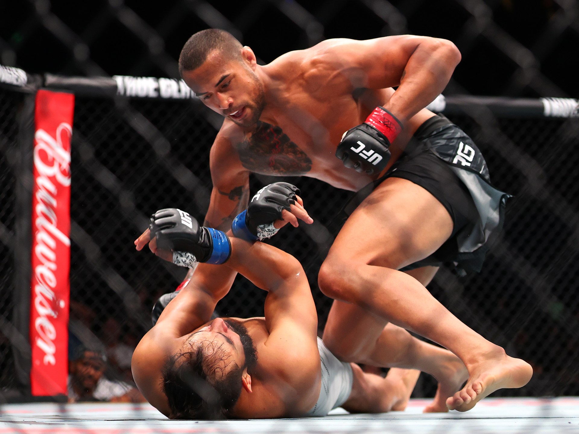 Ulberg dominates Reyes with first-round KO at UFC Fight Night in Perth