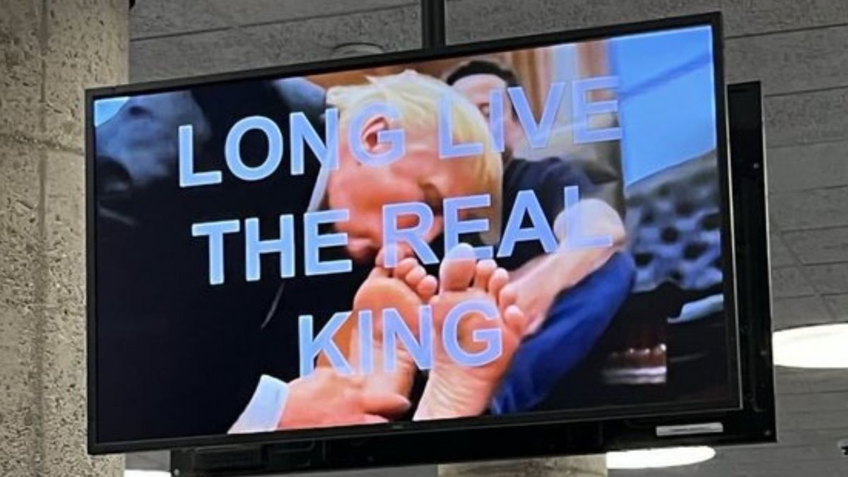 Yes, AI-generated video of Trump kissing Musk’s feet played on TV monitors in HUD headquarters