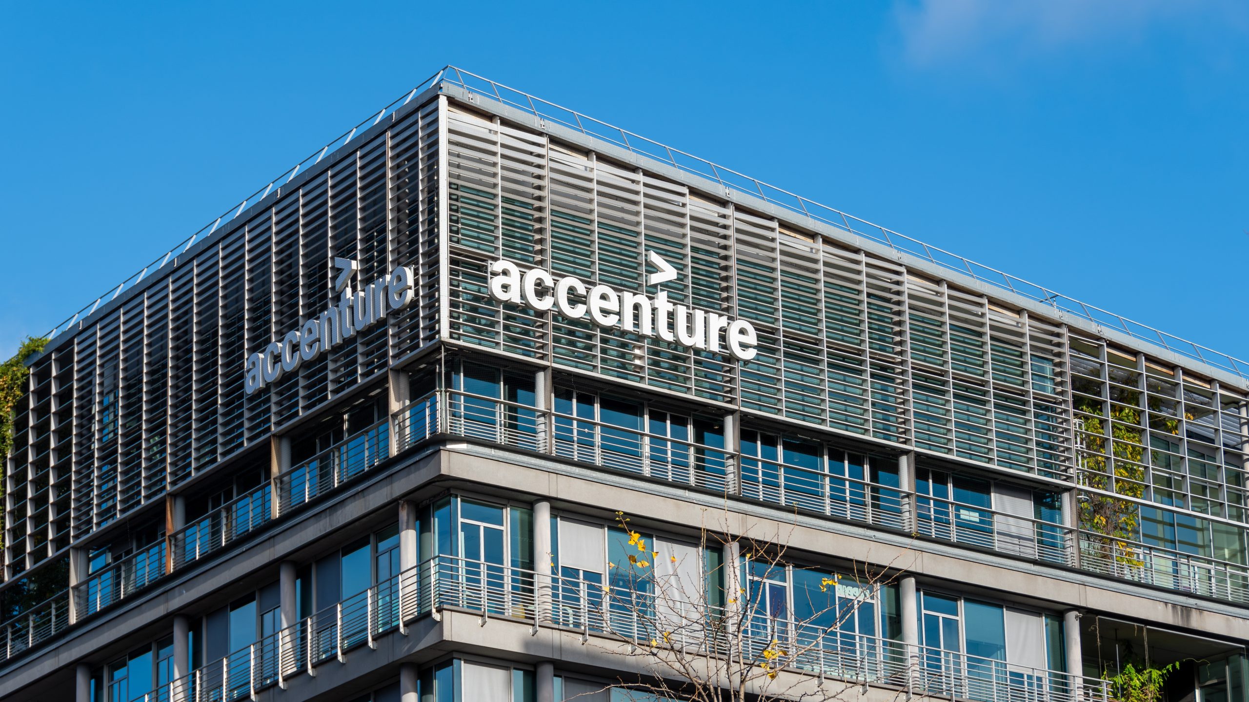 Accenture wants to lay off employees without AI potential
