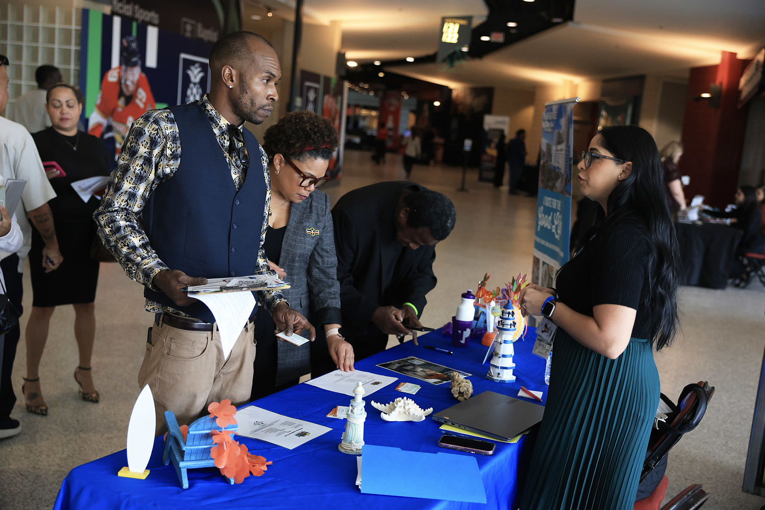 U.S. companies shed 32,000 jobs in September in latest sign of labor market weakness