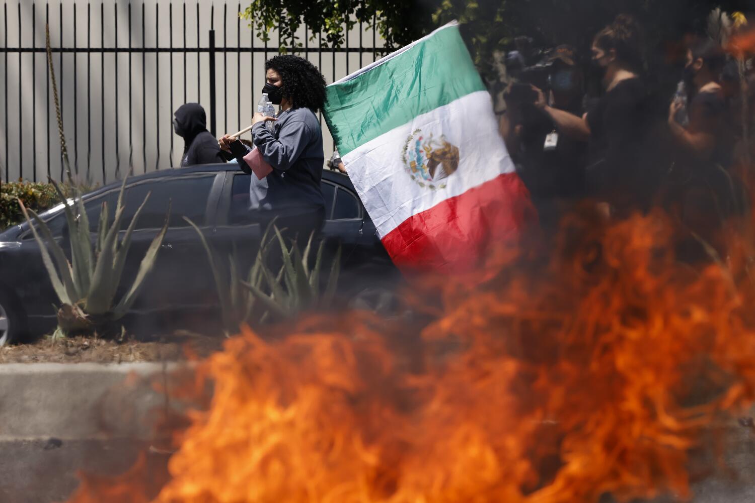 Man pleads guilty to throwing Molotov cocktail at deputies during L.A. protest