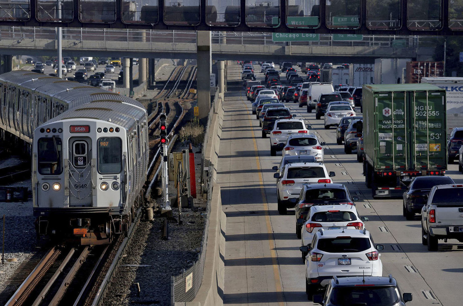 Trump administration pauses $2.1 billion for Chicago infrastructure projects
