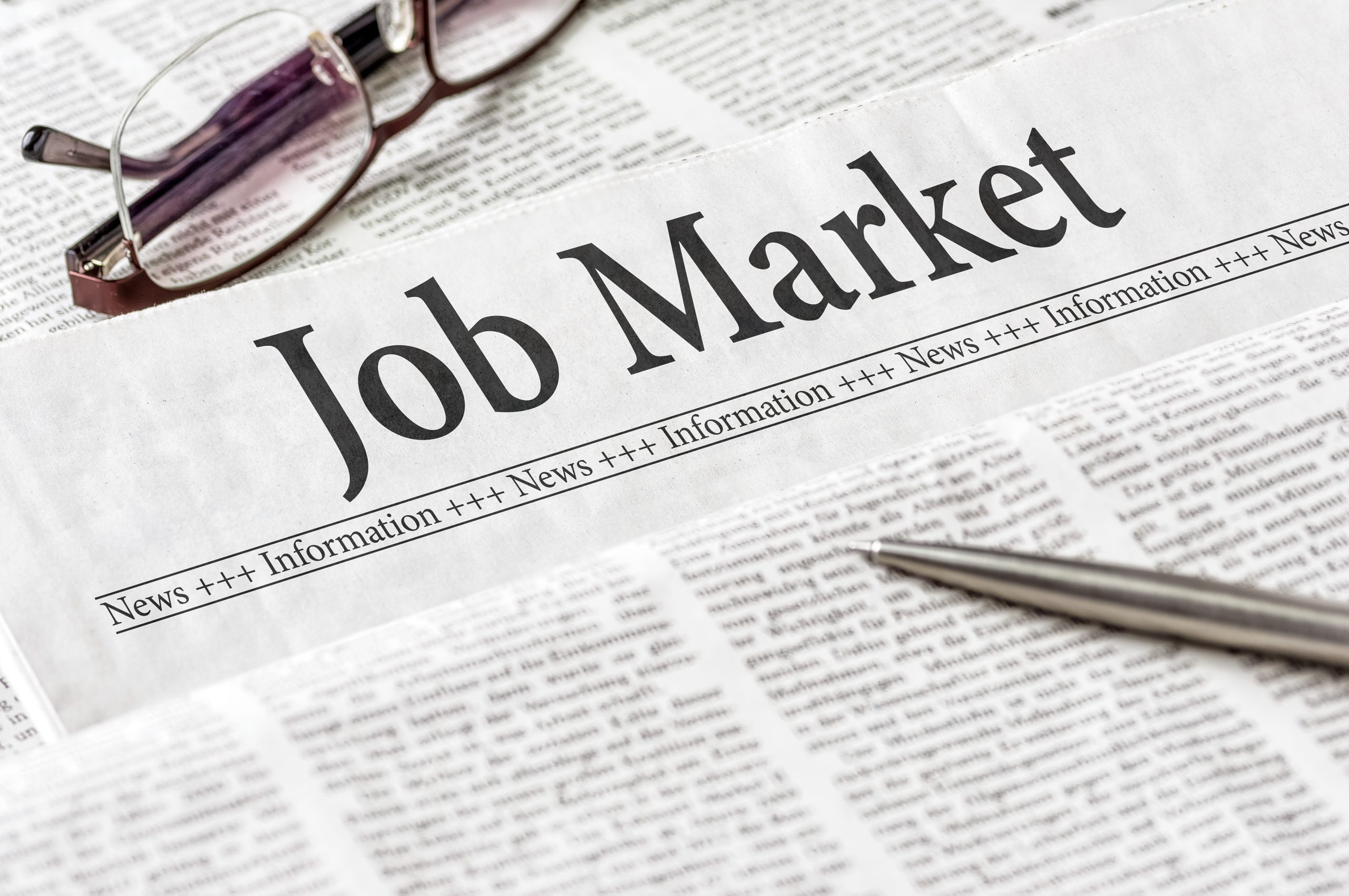 As AI redefines work, US employers cut jobs and remain cautious in hiring
