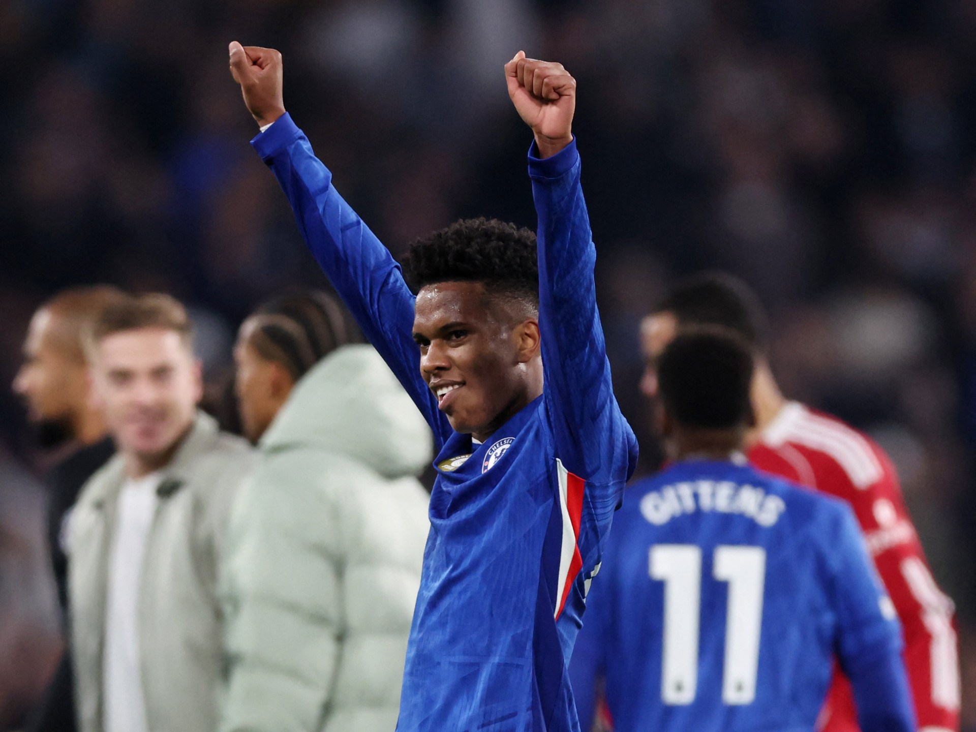 Chelsea’s Estevao defeats Liverpool with late goal to leave Arsenal top