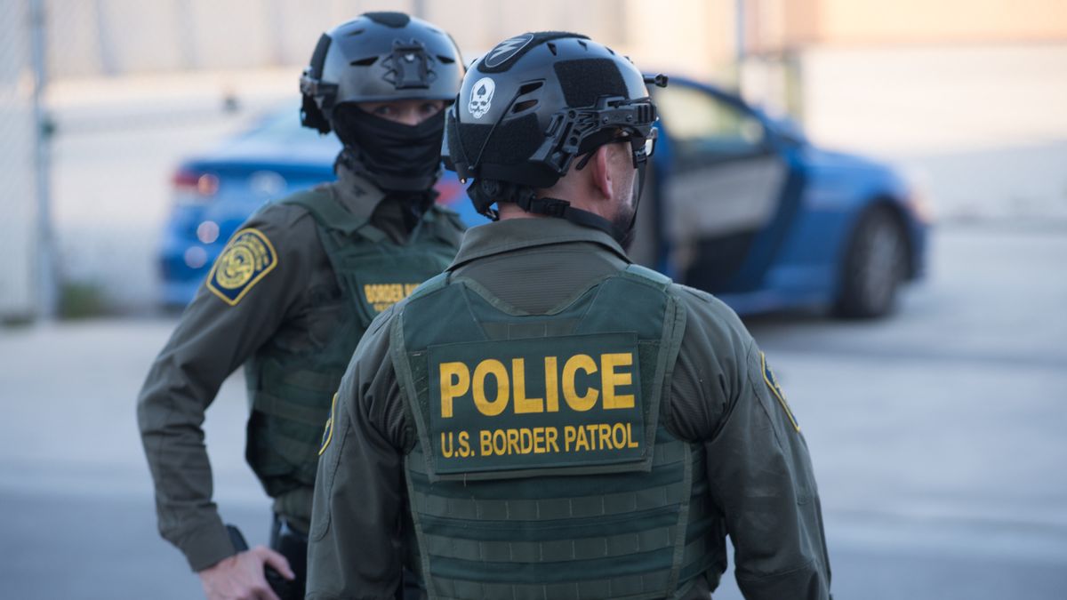 Were children in Chicago zip-tied by ‘Operation Midway Blitz’ agents? What to know