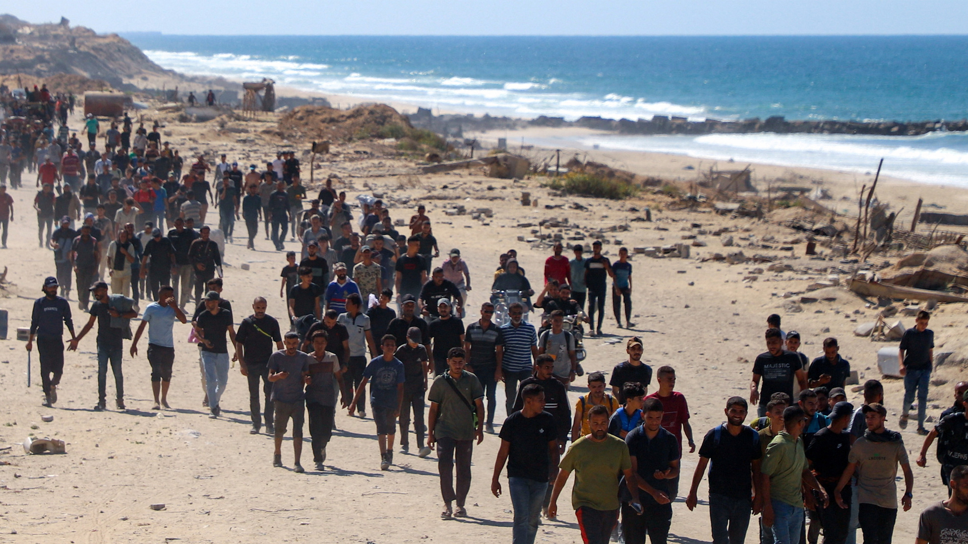 Families walk back to Gaza City minutes after ceasefire goes into effect