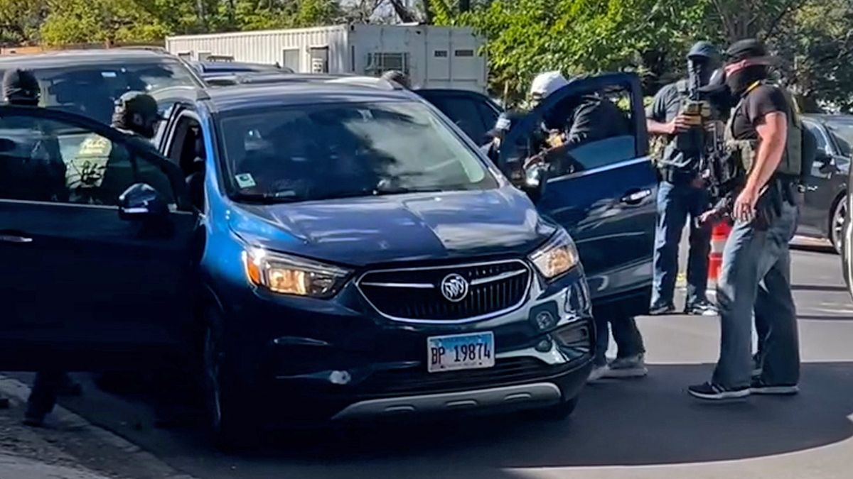 Examining claim video shows ICE detaining Chicago parents in school pick-up line