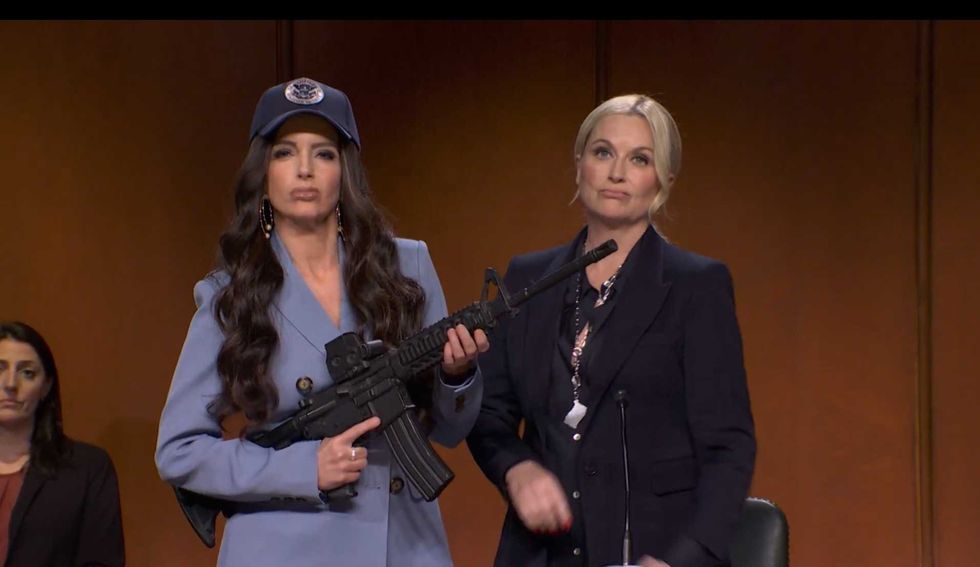 ‘Hold my gun’: Tina Fey’s Kristi Noem opens up SNL with ‘Old Yeller’ shutdown joke
