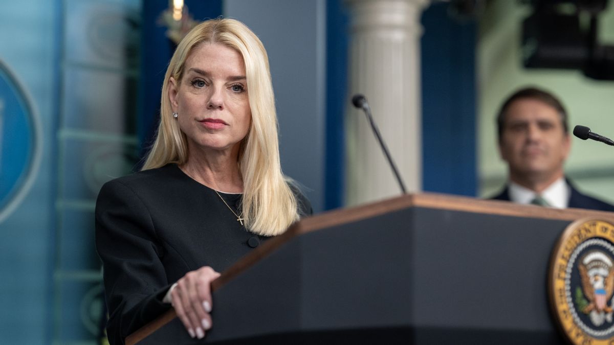 Inspecting claims Pam Bondi is creating gun owner registry