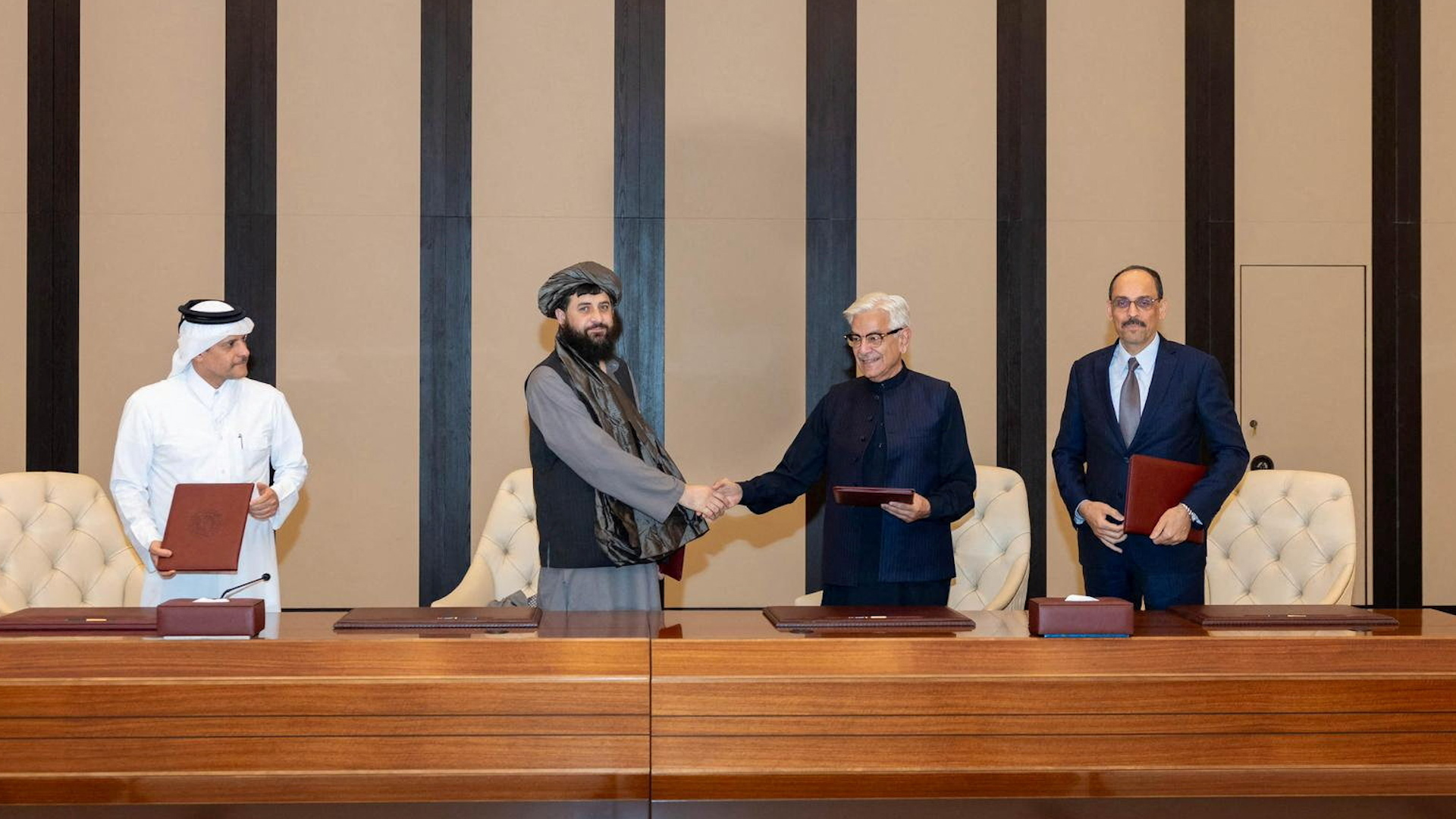 Video: Afghanistan and Pakistan agree to ceasefire after Doha talks