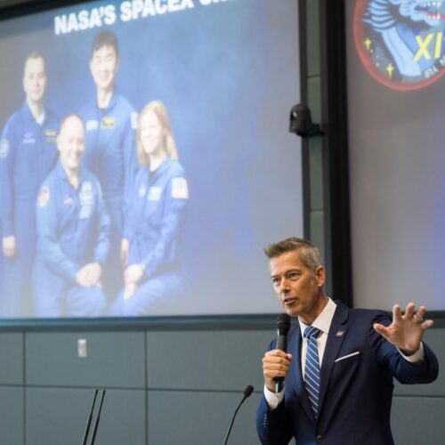 NASA’s acting leader seeks to keep his job with new lunar lander announcement