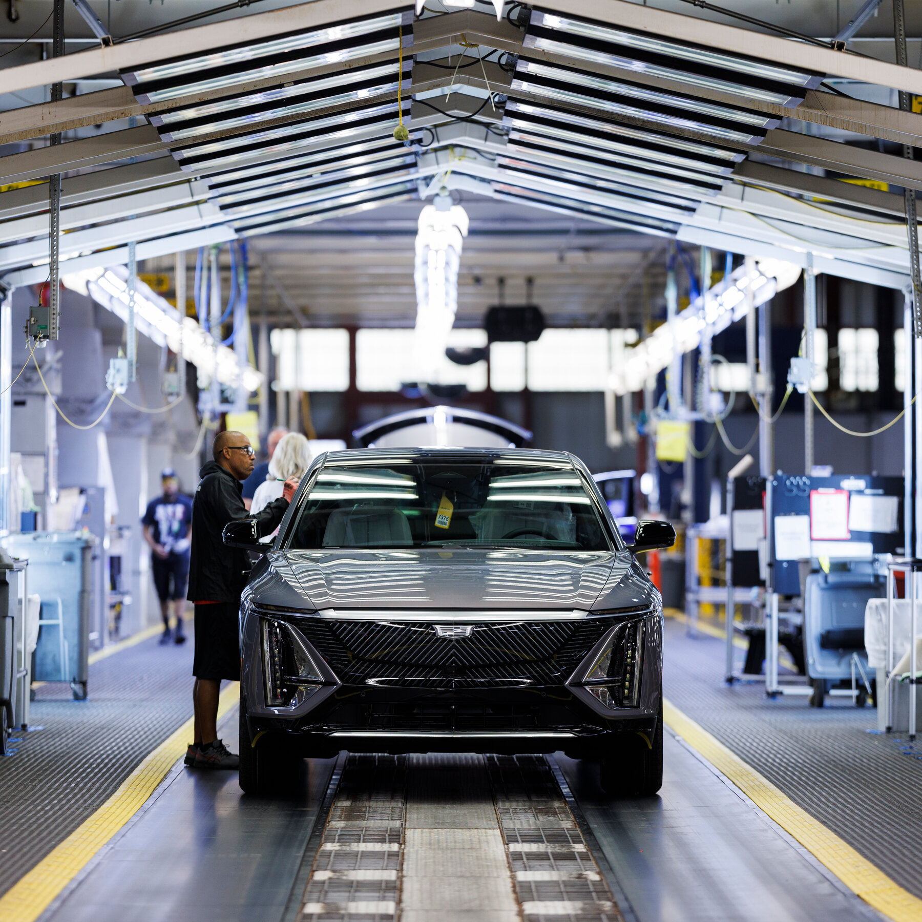 G.M. Raises Profit Forecast on Strong Demand and Lower Tariff Costs