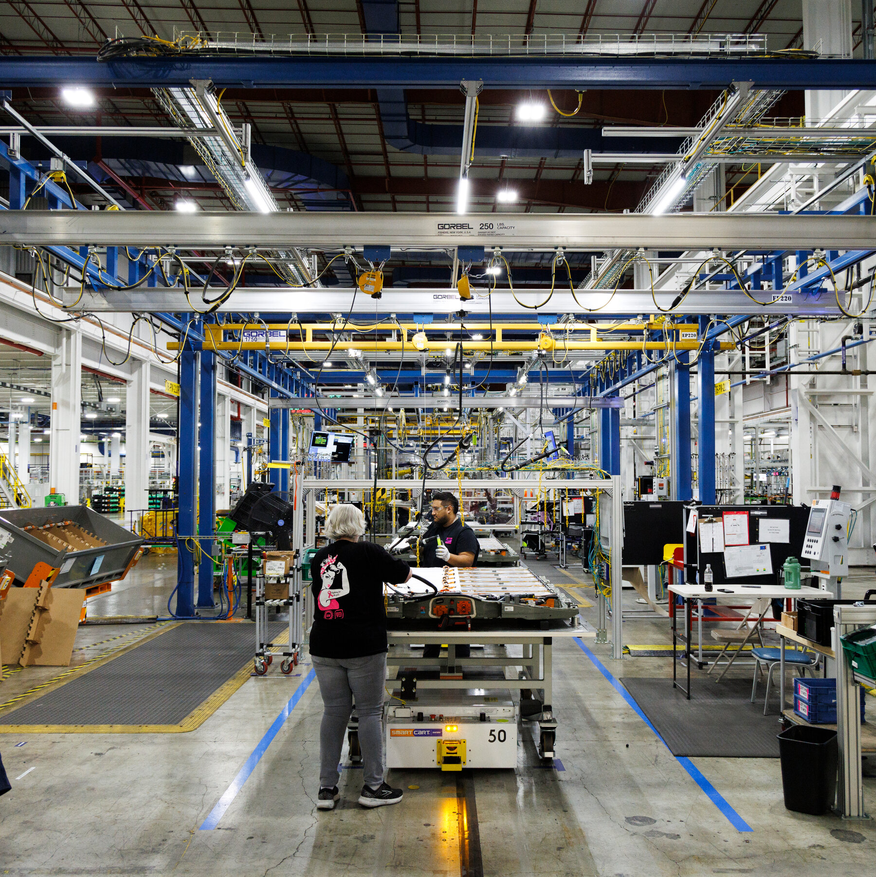 G.M. Previews Talking Cars, Cheaper Batteries and Other New Tech