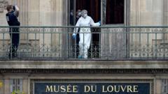 No camera covered Louvre wall where jewel thieves broke in, director says