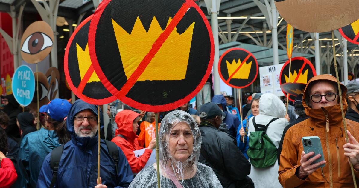 Calmes: Trump is in his Louis XIV era, and it’s not a good look