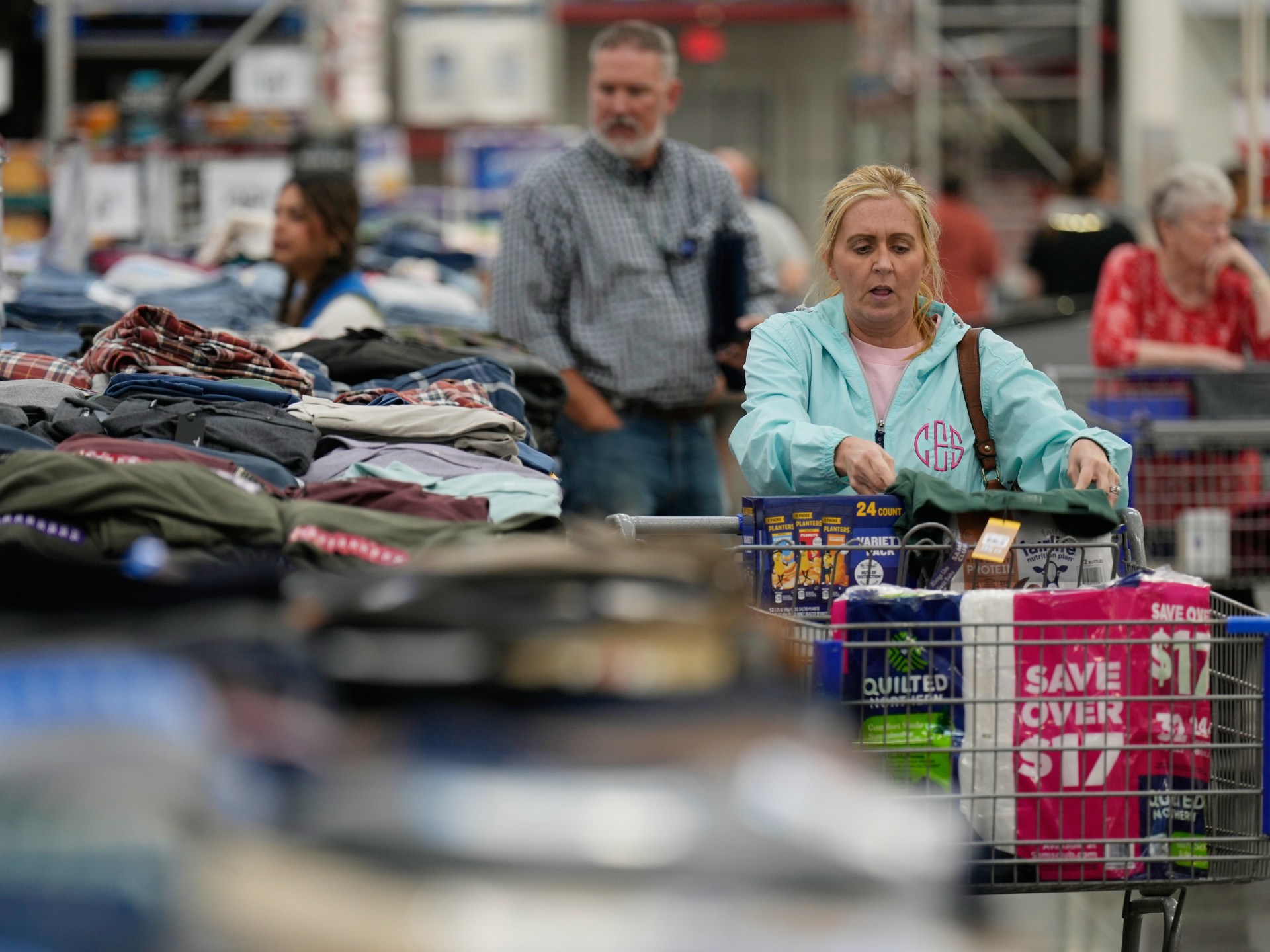 US consumer prices rise less than expected before Fed decision