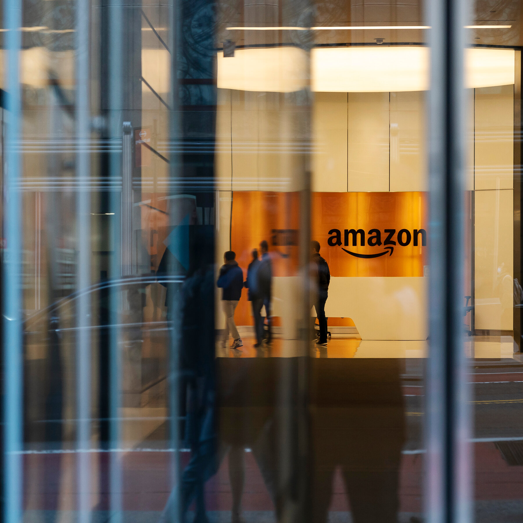 Amazon to Cut 14,000 White-Collar Jobs