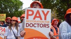 Doctors’ union agrees to resume talks with Streeting