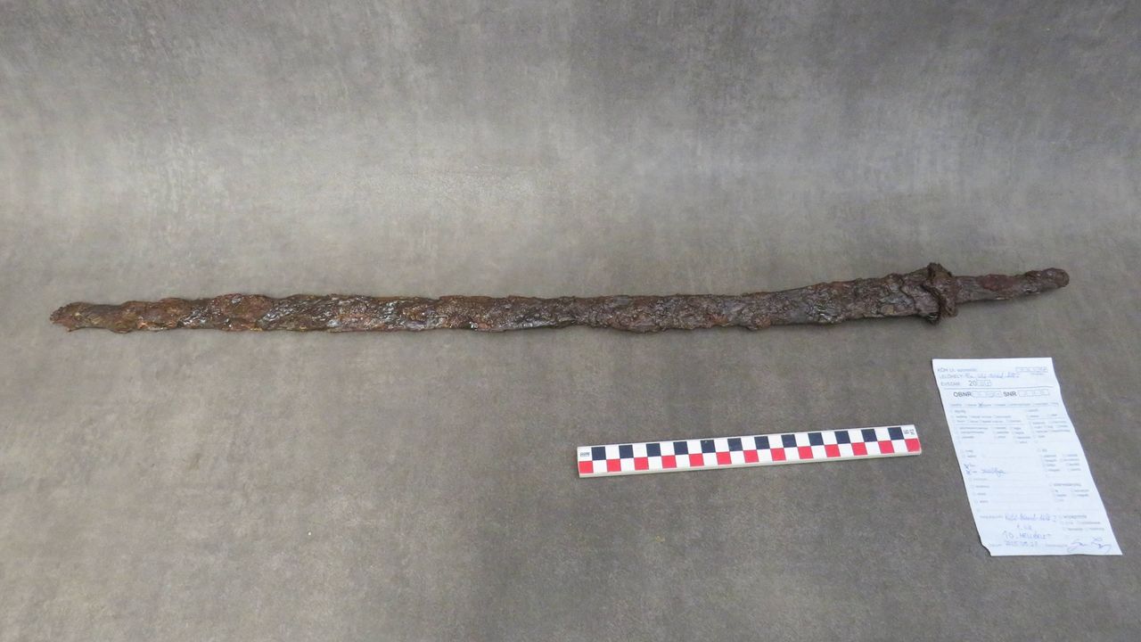Exceptionally rare iron saber, arrowheads and jewelry discovered in seventh-century warrior’s tomb in Hungary