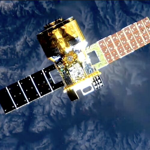 Space station astronauts eager to open “golden treasure box” from Japan