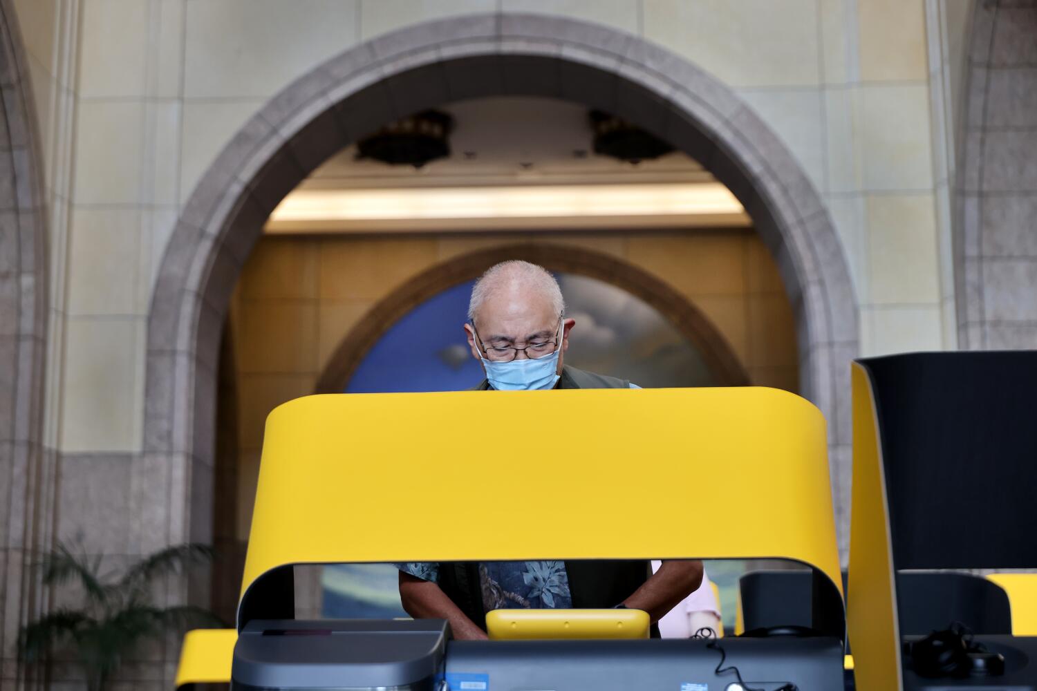 Poll: Voters in poll side with Newsom, Democrats on Prop. 50 — a potential blow to Trump and GOP