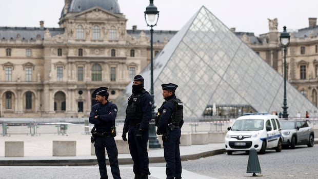 2 more suspects charged over Louvre jewels heist
