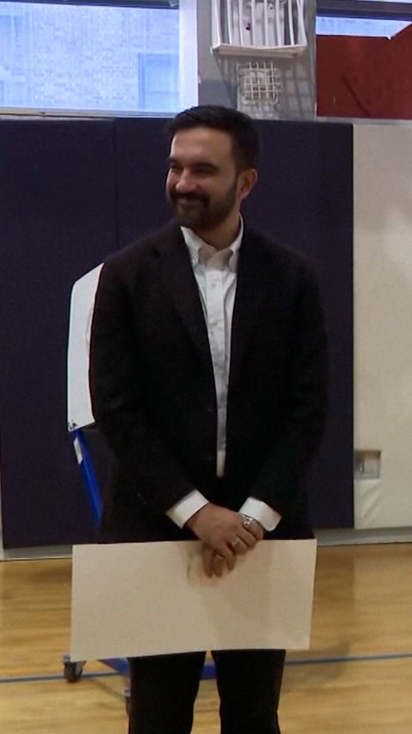 Mamdani casts ballot with his wife in New York