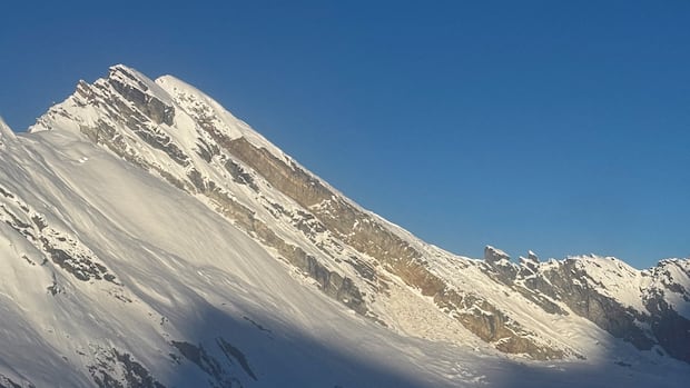7 climbers presumed dead after avalanche in Nepal
