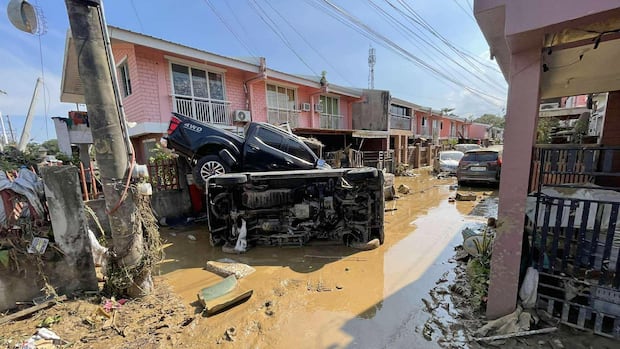 Vietnam evacuates hundreds of thousands ahead of Typhoon Kalmaegi, which left 114 dead in Philippines