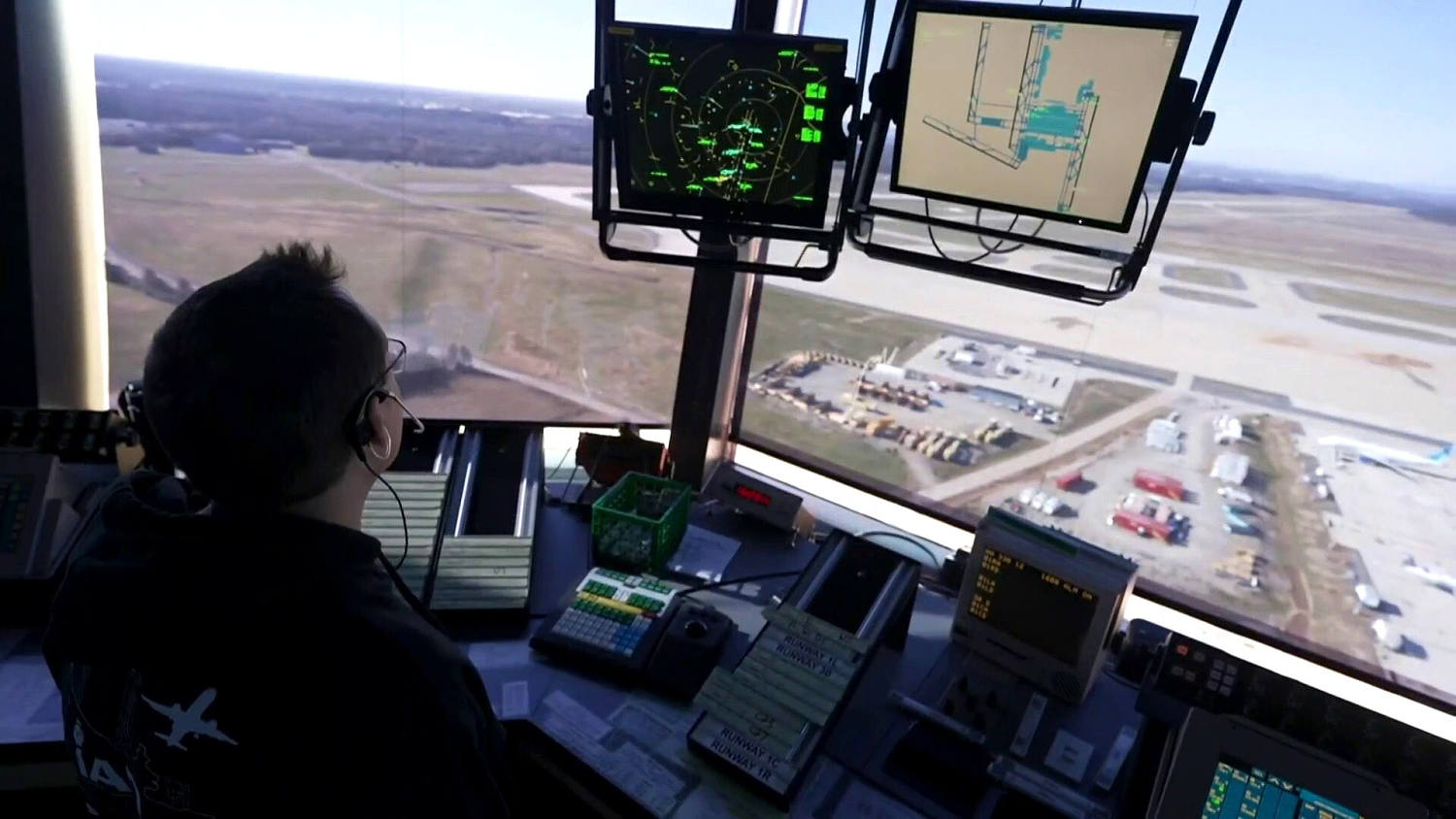 FAA to Cut Flights by 10% at Major Airports as Shutdown Rolls On